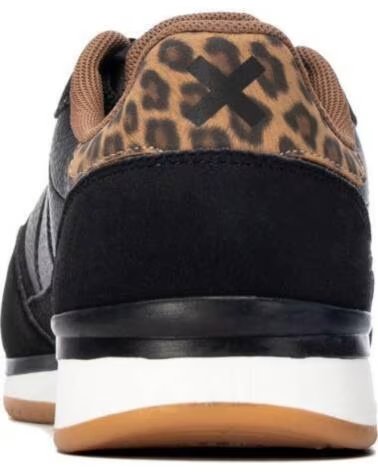 XTI ZAPATILLAS DEPORTIVAS 146273 EN COLOR NEGRO CON DETALLES ESTAMPADOS