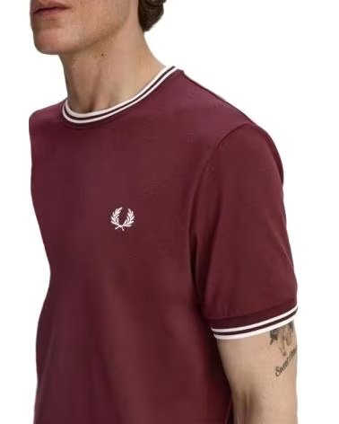 FRED PERRY KURZARM-T-SHIRT TWIN TIPPED BORDEAUX 64AOXBECRU