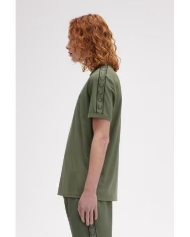 FRED PERRY T-SHIRT CONTRAST TAPE RINGER VERDE W49GRN