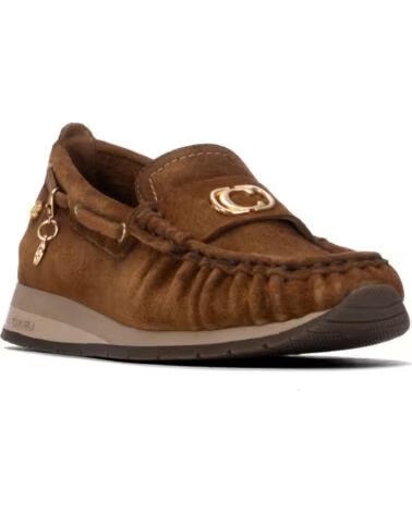 CARMELA 164236 CAMEL LEATHER LOAFERS WITH GOLD-TONE DETAILS