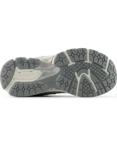 NEW BALANCE G2002 WOMEN´S SNEAKERS GRIS