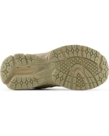 ZAPATILLAS NEW BALANCE 2002R CAMEL MUJER