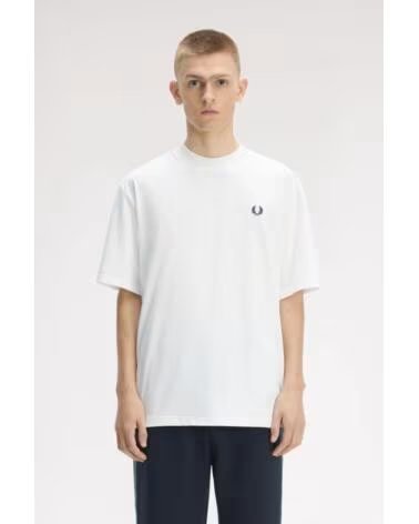 T-SHIRT FRED PERRY COM ESTAMPADO NAS COSTAS EM BRANCO NEVE GREY