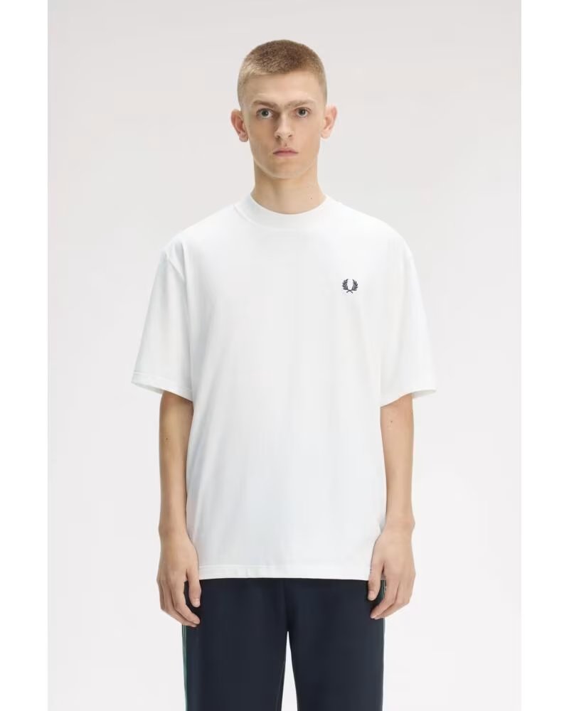 T-SHIRT FRED PERRY COM ESTAMPADO NAS COSTAS EM BRANCO NEVE GREY