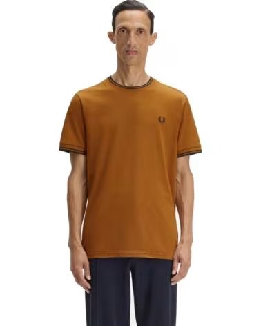 T-SHIRT DE MANGA CURTA FRED PERRY TWIN TIPPED DARK CARAMEL BROWN