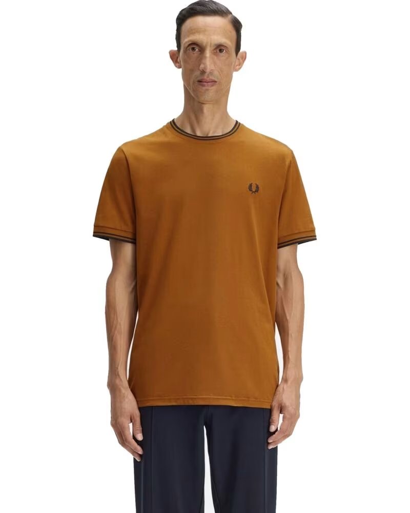 FRED PERRY TWIN TIPPED KURZARM-T-SHIRT DARK CARAMEL BROWN
