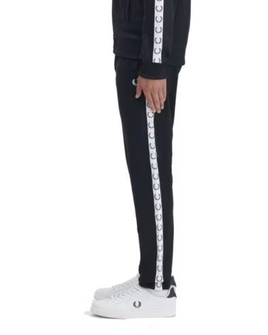 PANTALÓN DE CHÁNDAL TAPED TRACK FRED PERRY NEGRO BLACK