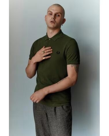 POLO SLIM FIT LISO FRED PERRY VERDE UNIFORME - NEGRO DARK GREEN
