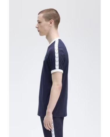 T-SHIRT FRED PERRY TAPED RINGER M4620 CARBON BLUE NAVY