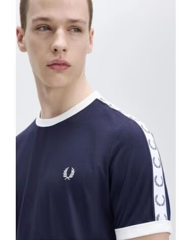 T-SHIRT FRED PERRY TAPED RINGER M4620 CARBON BLUE NAVY