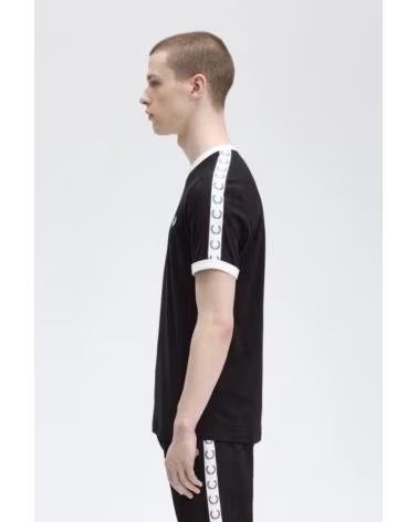 T-SHIRT FRED PERRY TAPED RINGER M4620 BLACK