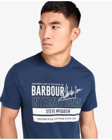 T-SHIRT BARBOUR INTERNATIONAL BARRY GRAPHIC AVEC IMPRIMÉ STEVE MCQUEEN NAVY