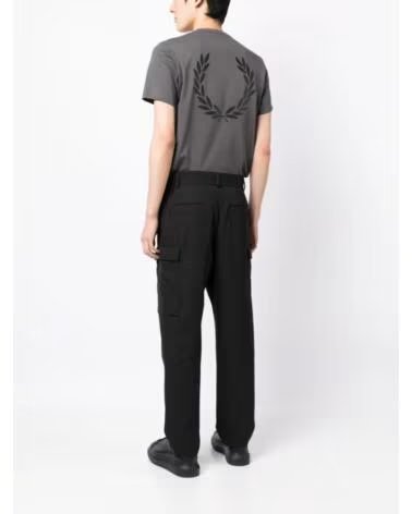 T-SHIRT FRED PERRY AVEC GRAPHIQUE AU DOS GRIS GUNMETAL GREY