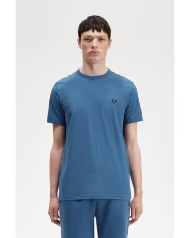 T-SHIRT FRED PERRY TAPED RINGER M4620 MIDNIGHT BLUE REP