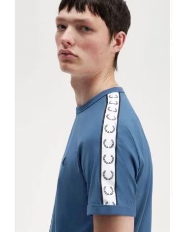 T-SHIRT FRED PERRY TAPED RINGER M4620 MIDNIGHT BLUE REP