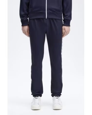 FRED PERRY PANTALÓN DE CHÁNDAL TAPED TRACK PANT CARBON BLUE NAVY