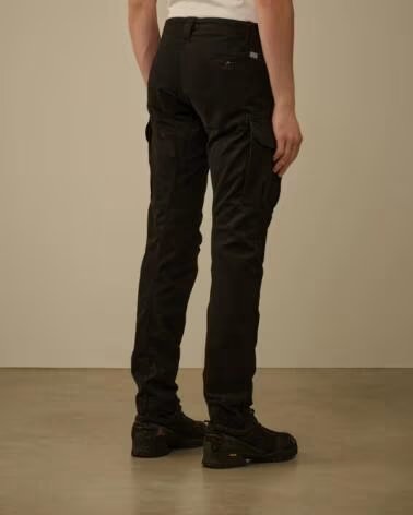 CP COMPANY PANTALONES CARGO STRETCH SATEEN ERGONOMIC 138A FIT NEGRO NAVY