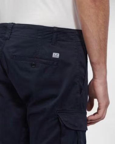 BERMUDAS CARGO STRETCH SATEEN AZUL MARINO CP COMPANY NAVY