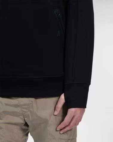 CP COMPANY DIAGONAL RAISED FLEECE GOGGLE SWEATSHIRT COM CAPUZ BLACK