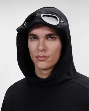CP COMPANY DIAGONAL RAISED FLEECE GOGGLE SWEATSHIRT COM CAPUZ BLACK