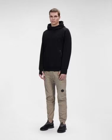 CP COMPANY DIAGONAL RAISED FLEECE GOGGLE SWEATSHIRT COM CAPUZ BLACK