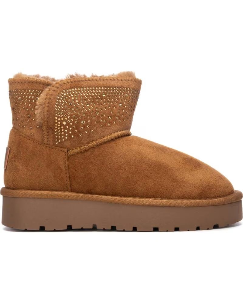 BOTINES PLANOS DE MUJER XTI 151300 CON PEDRERÍA Y CUÑA INTERIOR CAMEL