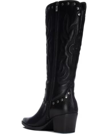 BOTAS ALTAS ESTILO COWBOY XTI 146240 CON TACHUELAS NEGRO