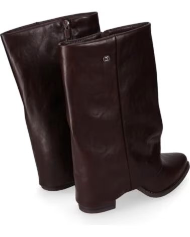 CHIKA10 YANYAN 02 BOTAS FEMININAS EM PELE SINTÉTICA COM SALTO MÉDIO CASTANHO MARRON-BROWN