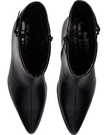 CHIKA10 CONSTANZA 02 BOTINS DE PELE SINTÉTICA COM SALTO MÉDIO NEGRO-BLACK