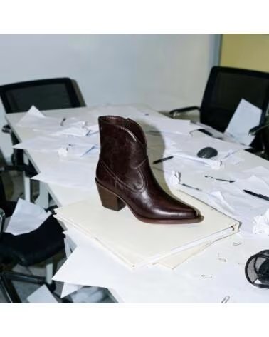 BOTAS CHIKA10 NAZARET CASTANHO MARRON-BROWN