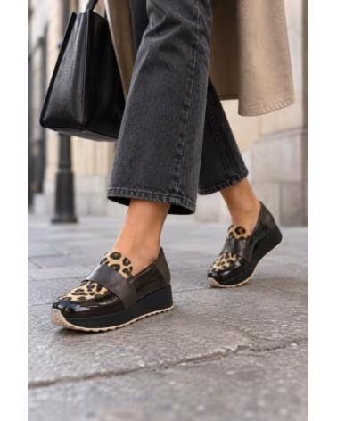 MONTEVITA PARMAZA BROWN ZAPATOS DE CUÑA CON ESTAMPADO DE LEOPARDO