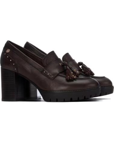 MOCASSINS DE SALTO ALTO CARMELA 164281 CASTANHOS COM BORLAS E TACHAS MARRON
