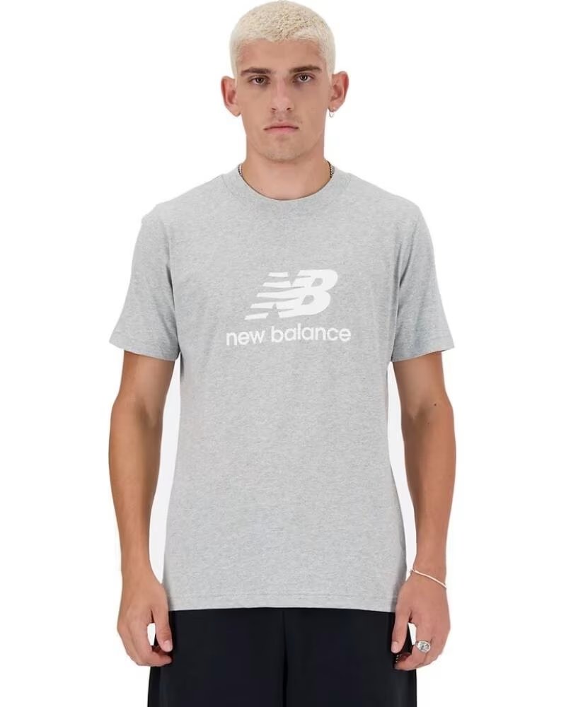 NEW BALANCE T-SHIRT SPORT ESSENTIALS LOGO MT41502 AG GRIS
