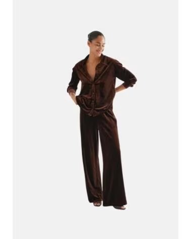 COMPAIA FANTASTICA CAMISA FEMININA DE VELUDO COM BOTÕES MARRóN