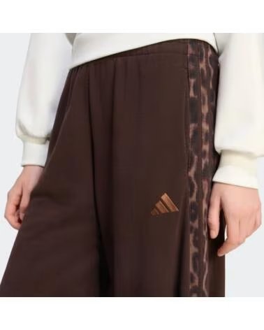 ADIDAS Pantalon Largo Seasonal Essentials Animal Print 3-Stripes Aurora Coffee - Multicolor - Preloved Brown en marron para muje