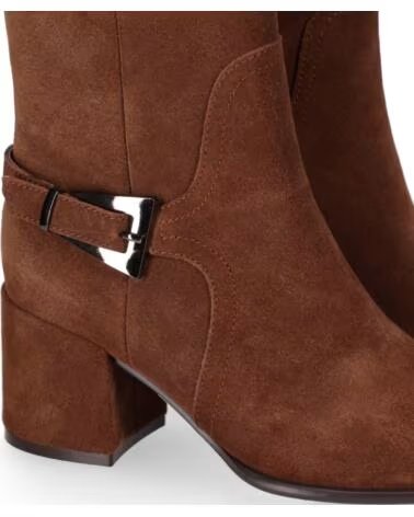 CHIKA10 FORNELS 03 CUERO-TAN BOTAS DE CAMURÇA FEMININAS SALTO MÉDIO