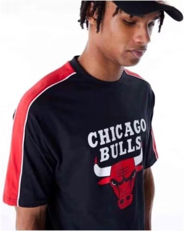 NEW ERA KURZARMSHIRT 60564797-001 CHICAGO BULLS NEGRO