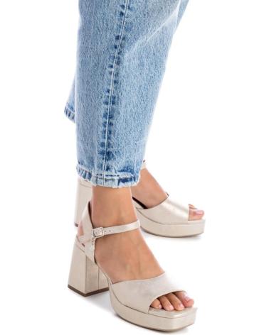 Sandalen für Damen XTI SANDALIA UKE COLOR ORO 10072 AMARILLO