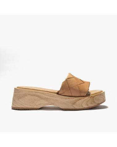 Sandali per Donna PITILLOS ZUECO PLATAFORMA EFECTO MADERA CON PIEL TRENZADA BEIGE